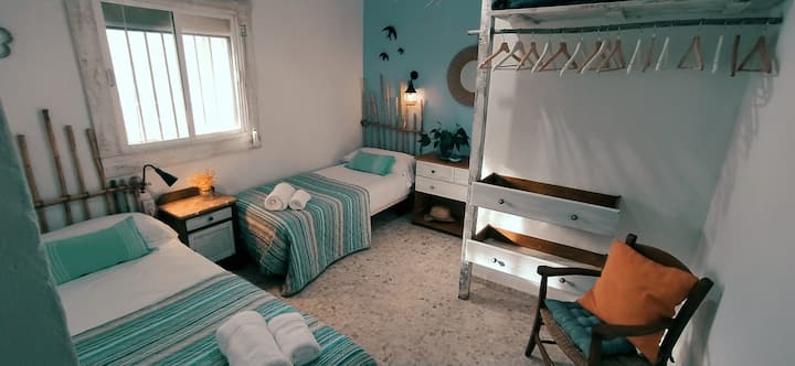 Chumba cha kulala 3, vitanda vya mita 0.90. Mwonekano wa bwawa.