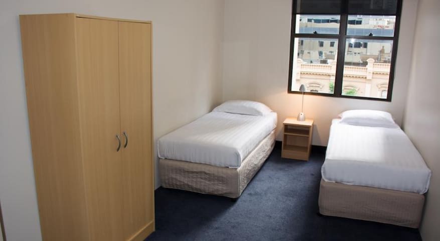 Private Twin Room w. shared bathroom in the city!