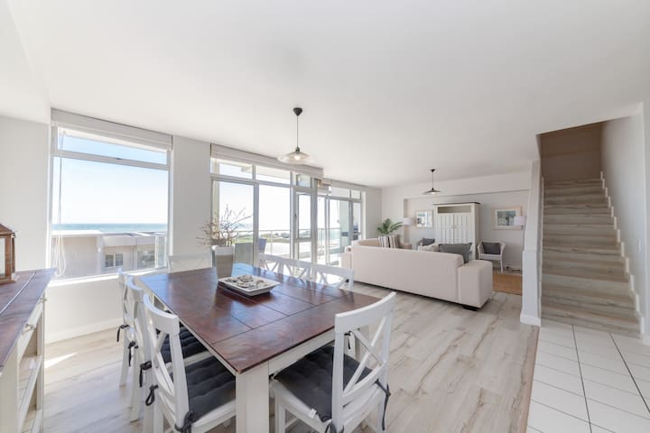 Dolphin Beach C110 Beachfront Beauty by HMH gallery image 3