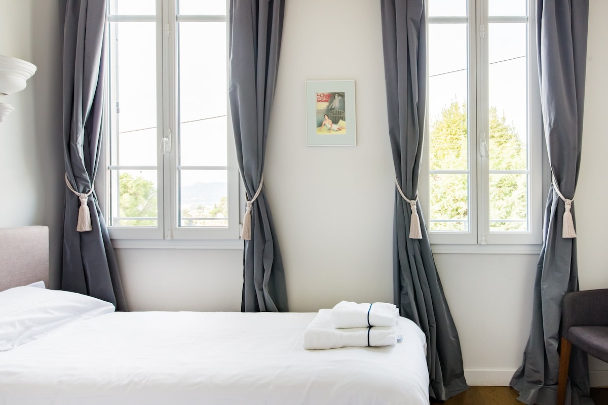 Საძინებელი 3; ერთადგილიანი საწოლები შეიძლება გაერთიანდეს ორადგილიან საწოლად