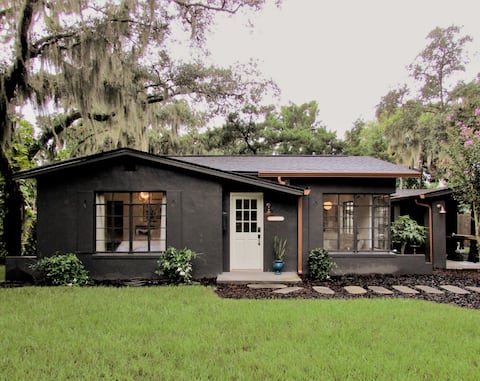 Top Airbnb: Little Black House Mid-Century in Titusville