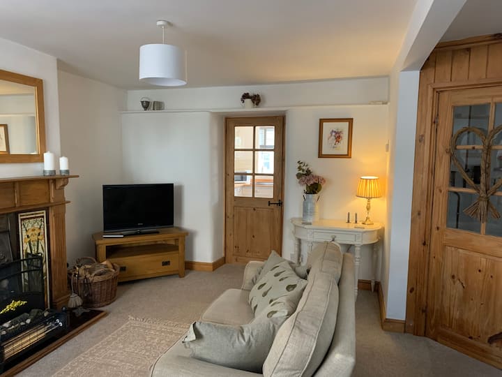 Beautiful 2 Bedroom  Cottage, In The Heart Of Leek - Leek