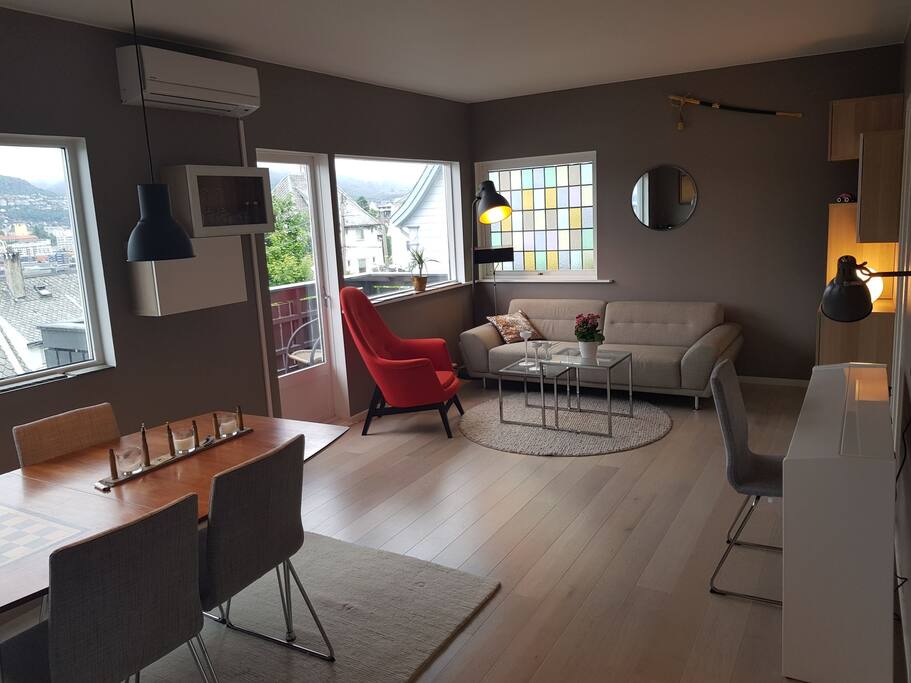 Modern living room with dinner table and a lounge area.