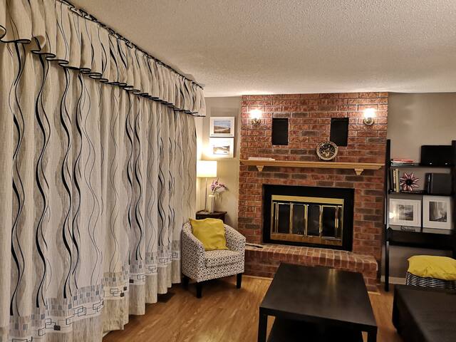 Ottawa River front house gallery image 4