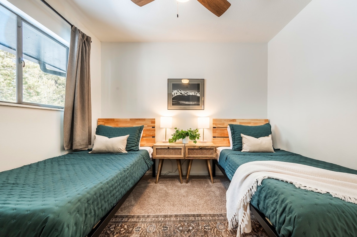 Dve samostatné postele sa nachádzajú v 3. spálni.