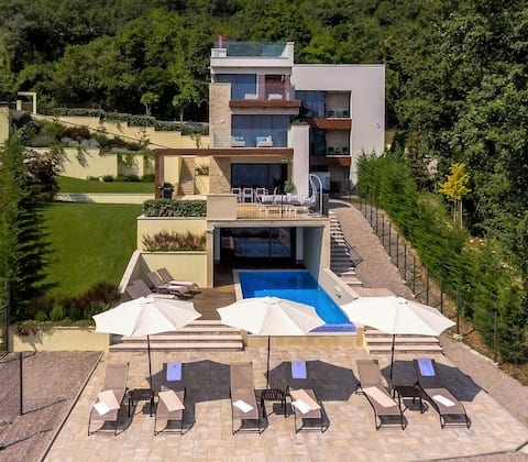 Top Airbnb: Villa AltaVista/ Seaview & Relax with Minigolf in Poljane