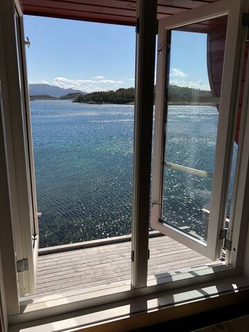 Seahouse apartment on idyllic Tustna