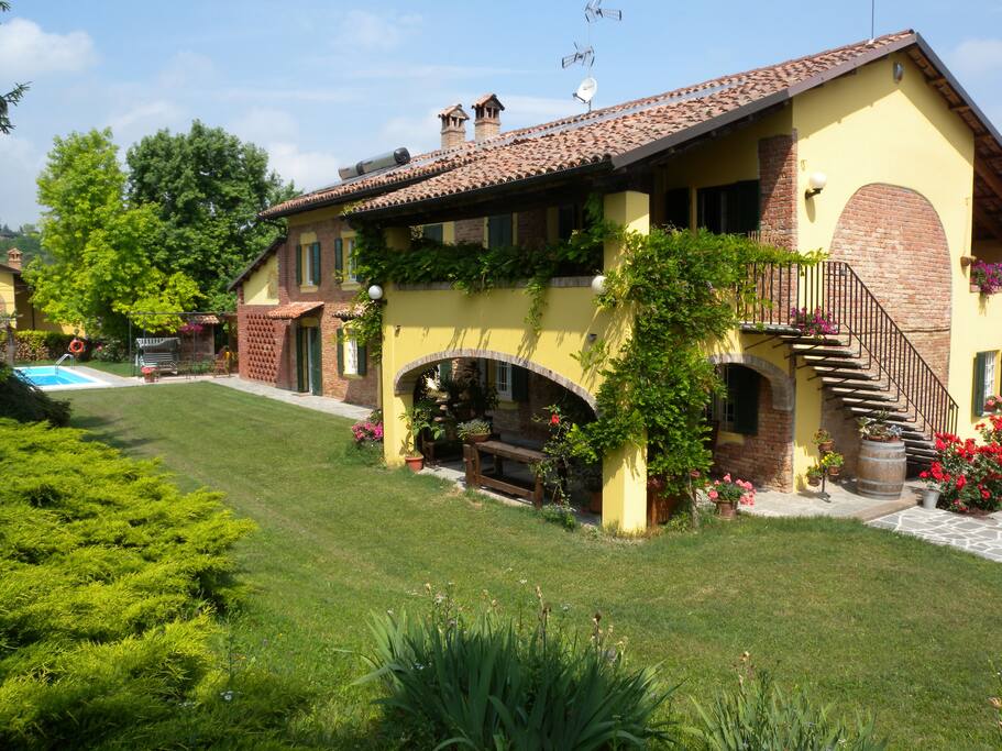 the garden and the swimming pool