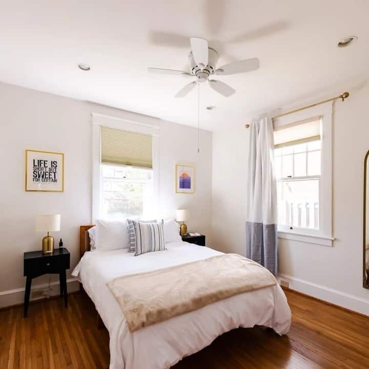 غرفة النوم 1: سرير حجم وسط