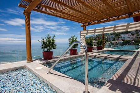 SUITE AMAPA*
OCEAN VIEW Steps from Beach @V177 !!!