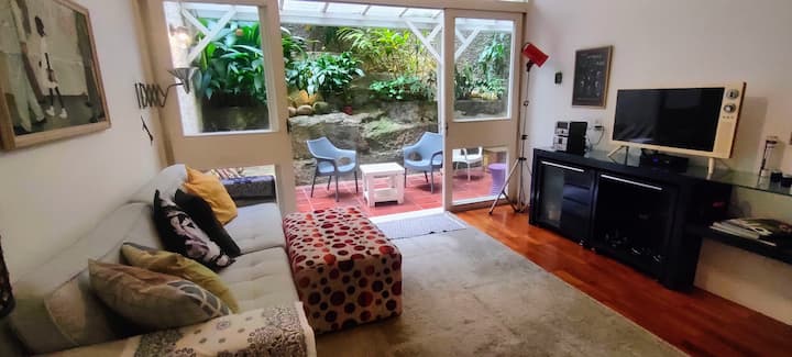 Leme/Copa, 2 bedrooms, terrace, 50m from the beach