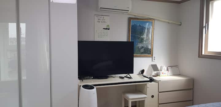 Ambienti i dhomës së gjumit