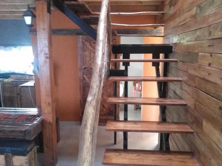 Escalera acceso a 1| piso
