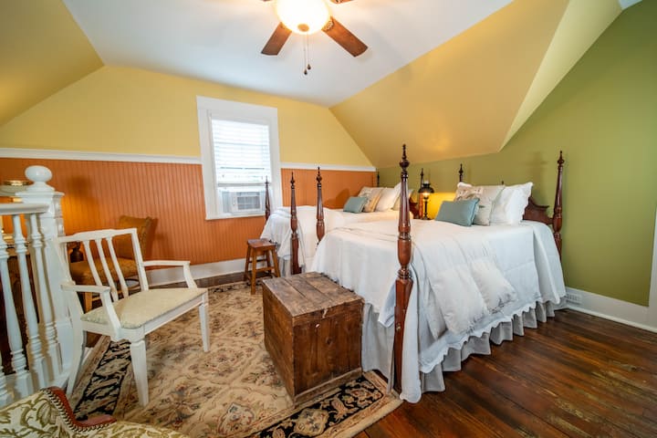 ห้องนอนที่ 2 (ชั้นบน) 