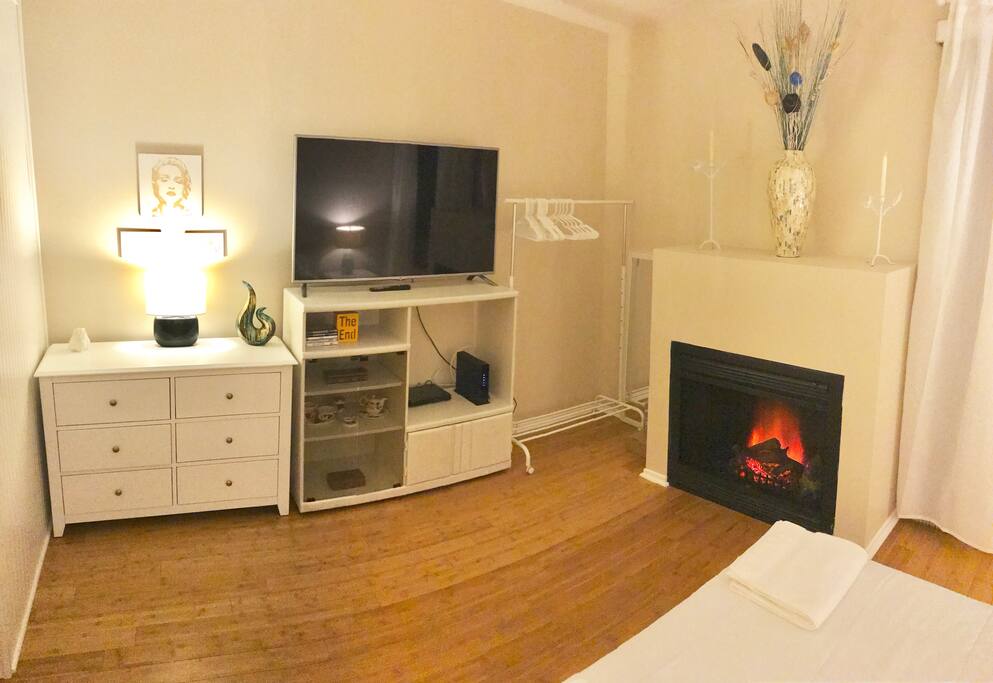 55" Flat screen TV with Netflix and YouTube