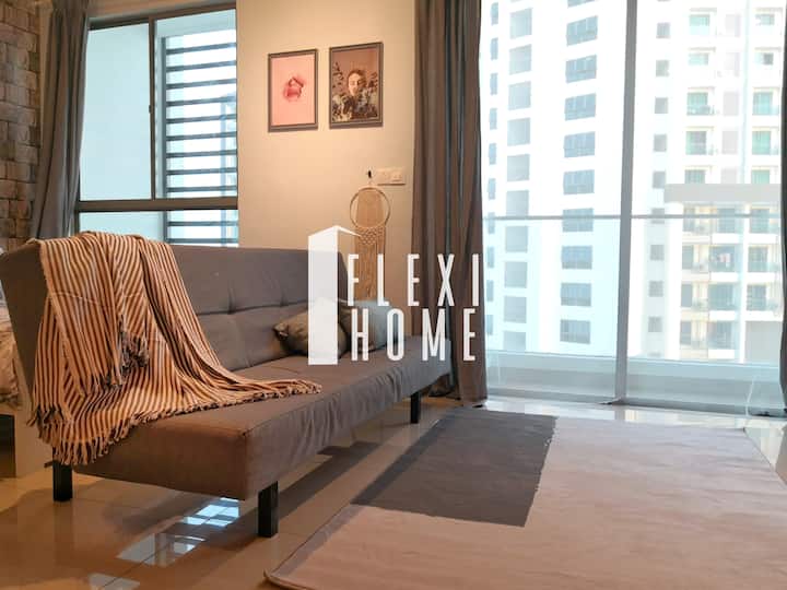 Sofa na Roshani (Picha imepigwa Oktoba 2021)