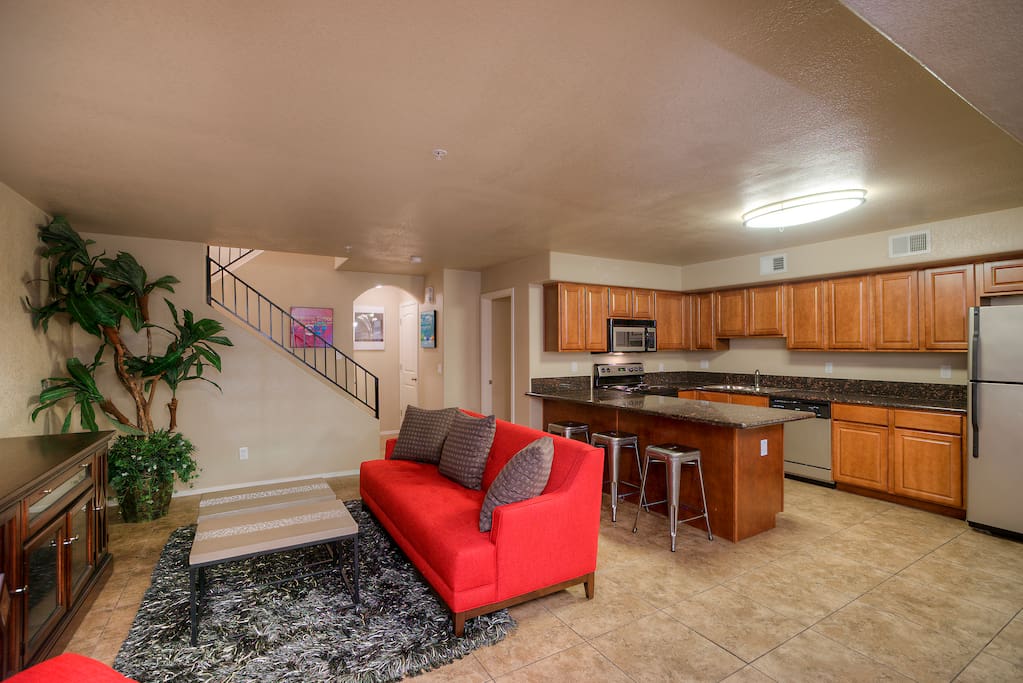 Oversized Kitchen Island and Gourmet Kitchen