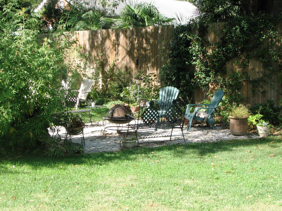seating area in rear bardens