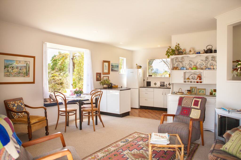 sunny kitchen, dining and lounge room. Bay window seat makes a pleasant place to enjoy the sun whilst having breakfast
