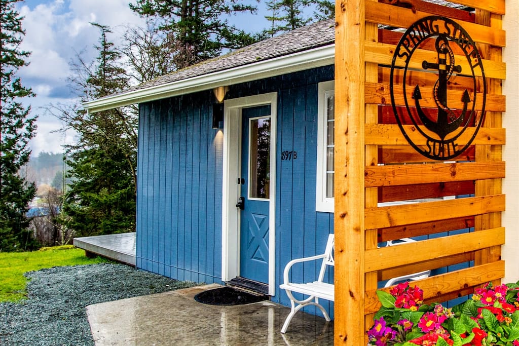 2 Bed Unit in the Idyllic Town of Friday Harbor! Condominiums for