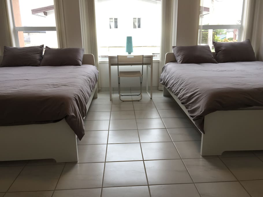 Private 2 Queen Size Bed in the room