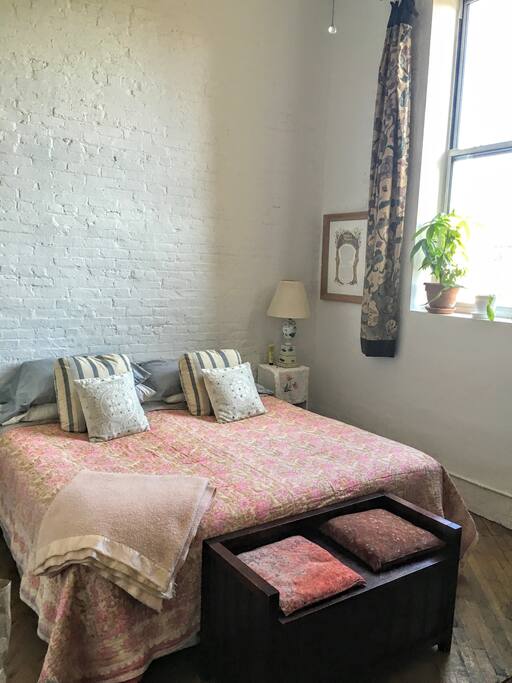 Master bedroom - king bed