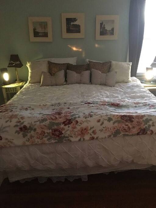 This room features a twin bed and a king sized bed (which can also be switched for two twins). The room is comfortable and spacious with available dressers, closet space, TV, desk and a full private bathroom in the room.