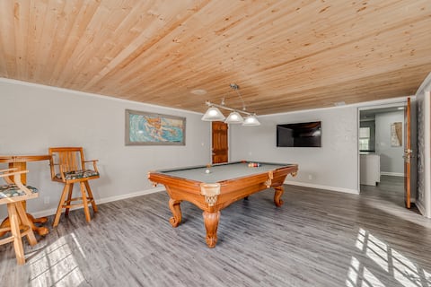 Beachside w/ Billiard RM & Outdoor Shower!