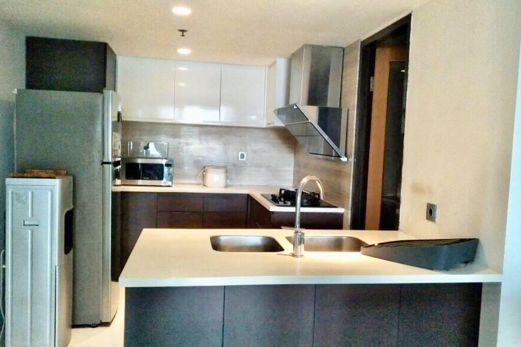 Kitchen (view 1)
