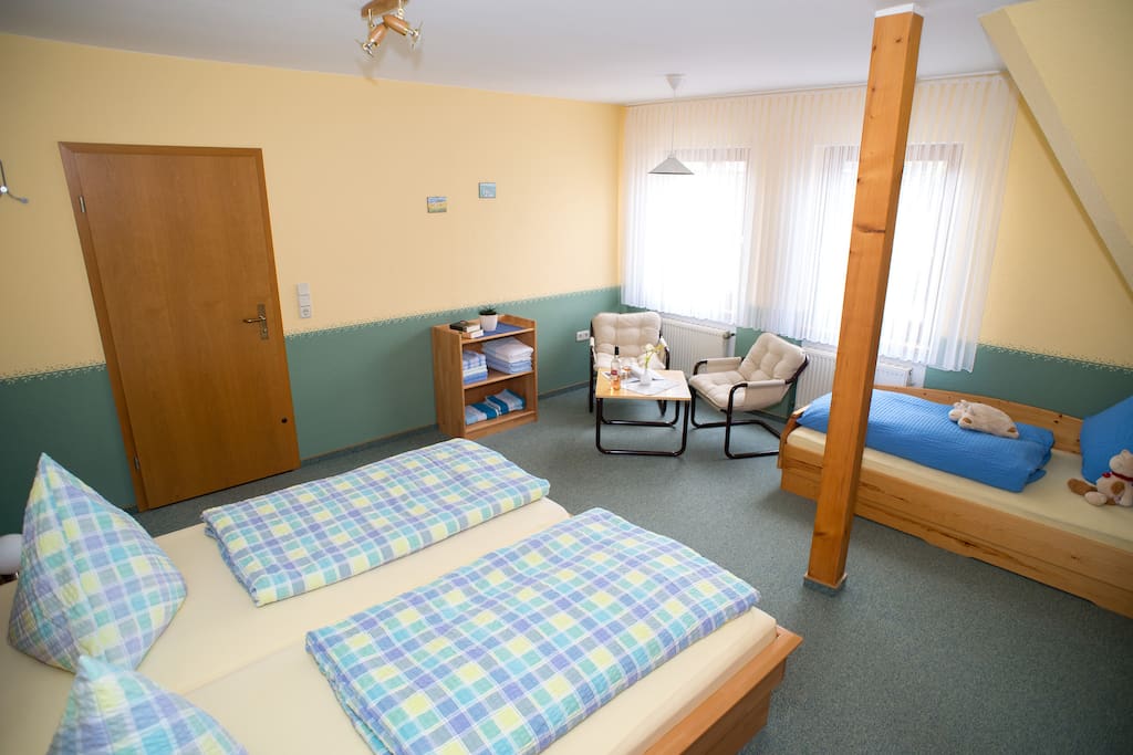 Das Schlafzimmer mit Platz für bis zu 3 Personen