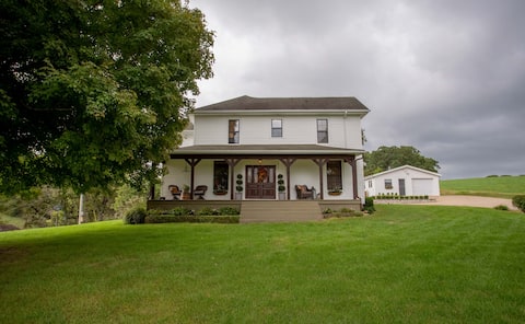 Charming Ozark Farmhouse near Branson/Springfield