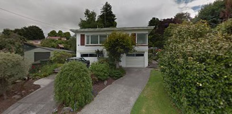 3 Bedroom House in Gore, Close to Town Centre