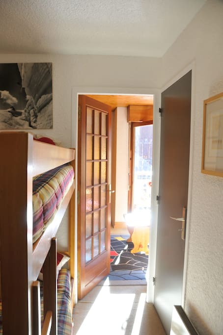 L'entrée avec un coin couchage