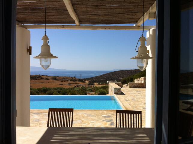 Luxury Villa in Paros gallery image 3