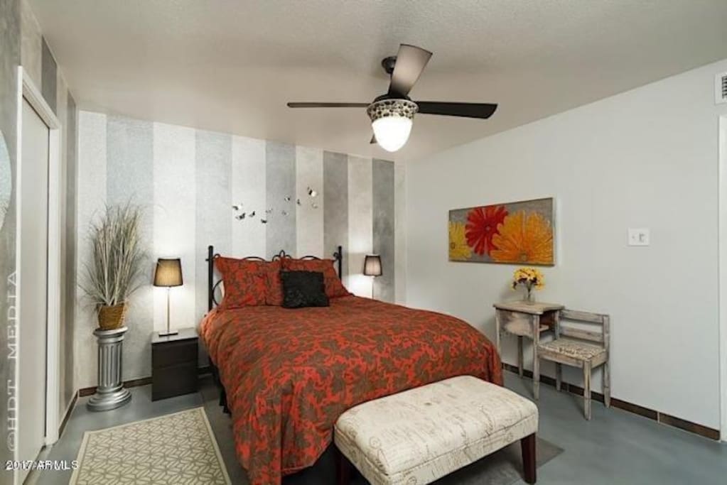 Bedroom Queen Bed