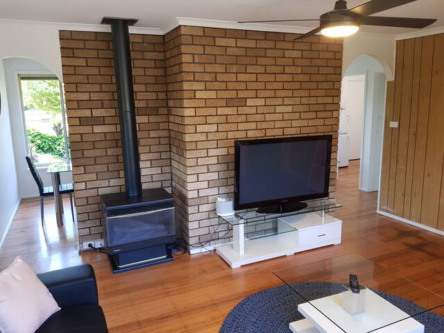 500M To Beach – See the Floorplan – Pet Friendly! gallery image 5