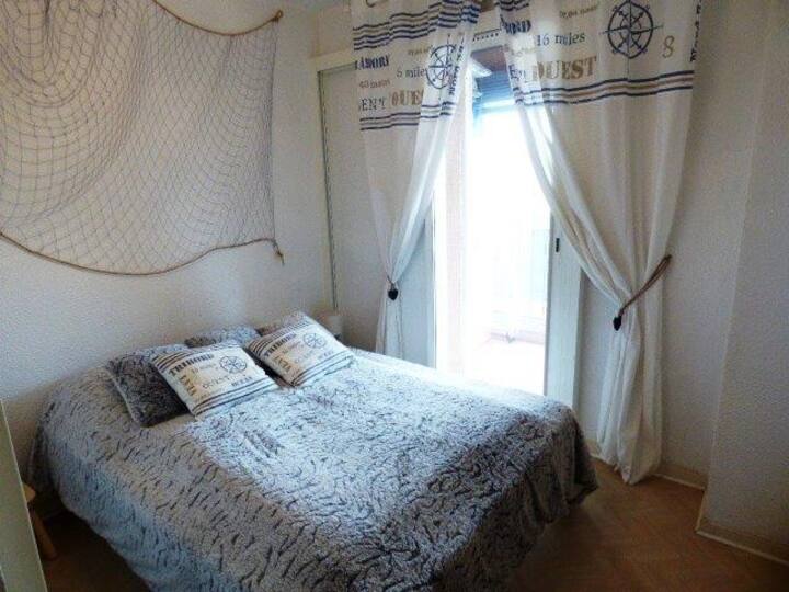 ห้องนอนพร้อมเตียง 140 หลัง