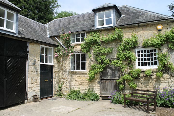 Coach House Of C18th House In The Cotswolds Cottages For Rent In