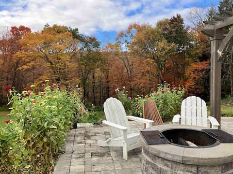 2 homes in one (in-law design) w/salt water pool