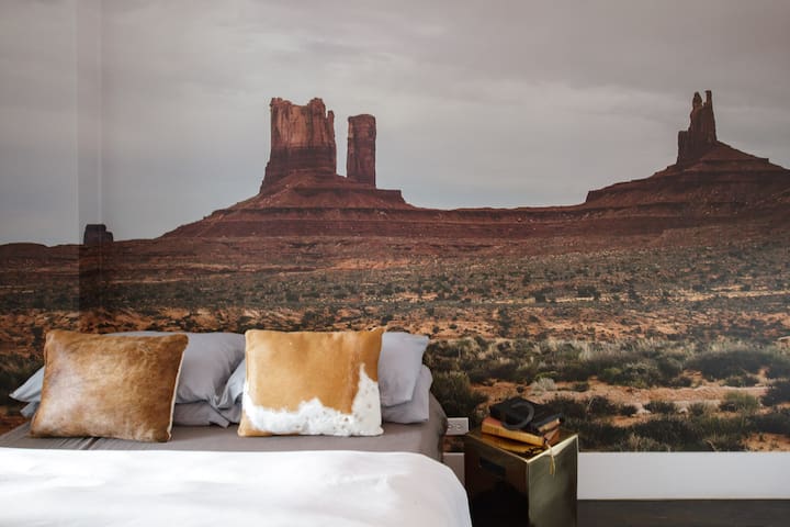 El Motel Dos in Logan Square with grill and patio gallery image 5