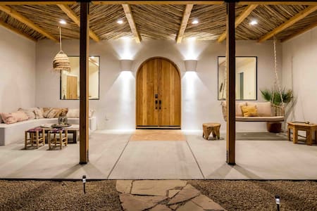 'Desert Wild' Joshua Tree, Pool and Hot Tub