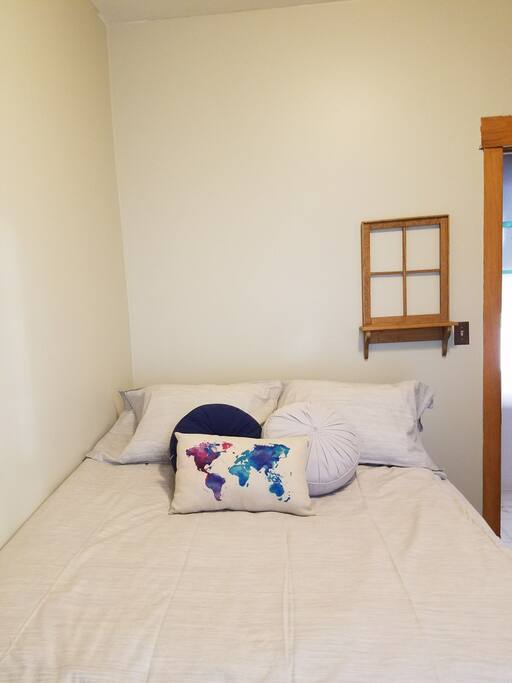 full size bed, with extra sheets and pillows