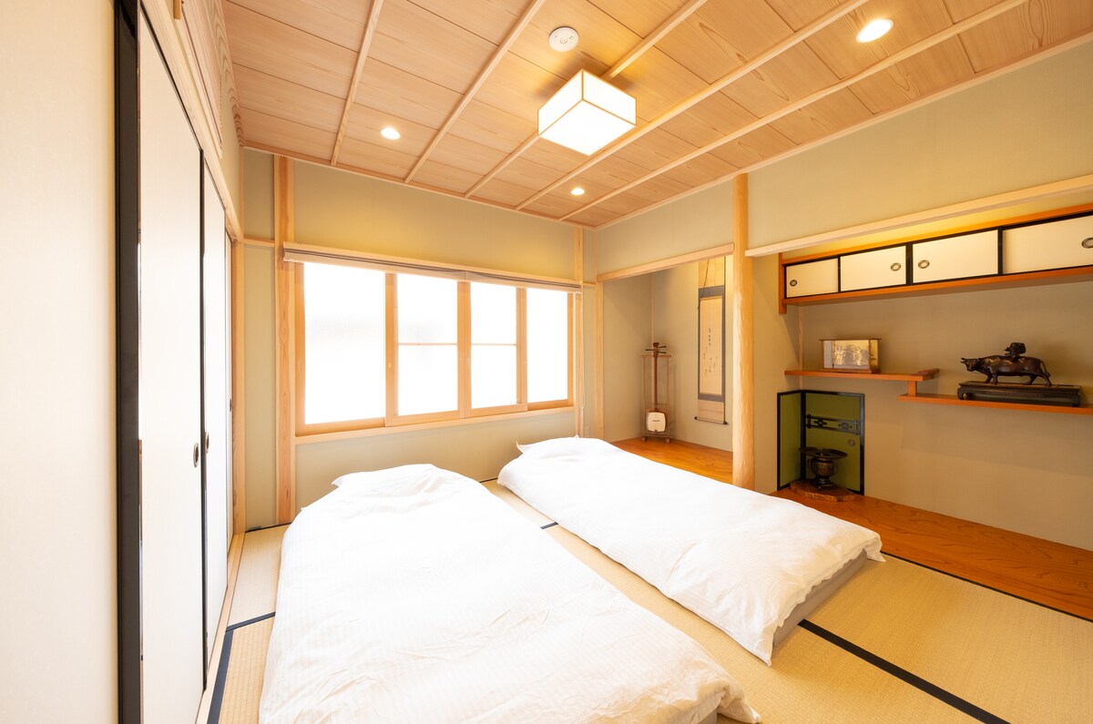 2F/Japanese Bed Room (3 Japanese bed)