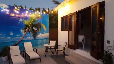 2 min drive to the  Beach -Pina Colada Studio