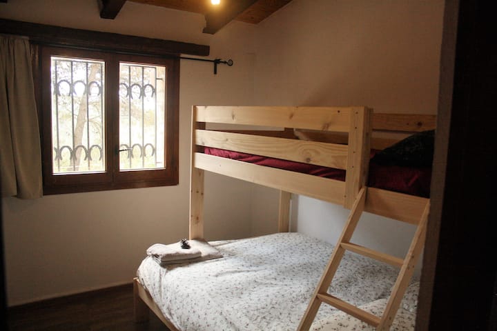 Can Sarolet, a bedroom