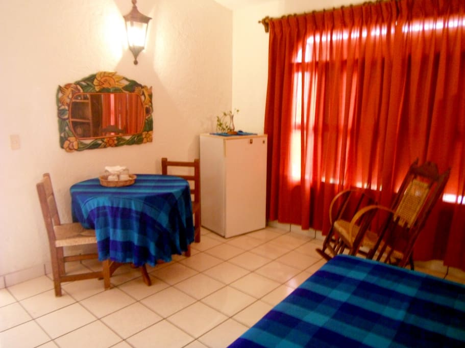 Zapotillo has fridge and table and chairs