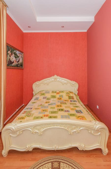Двуспальная кровать