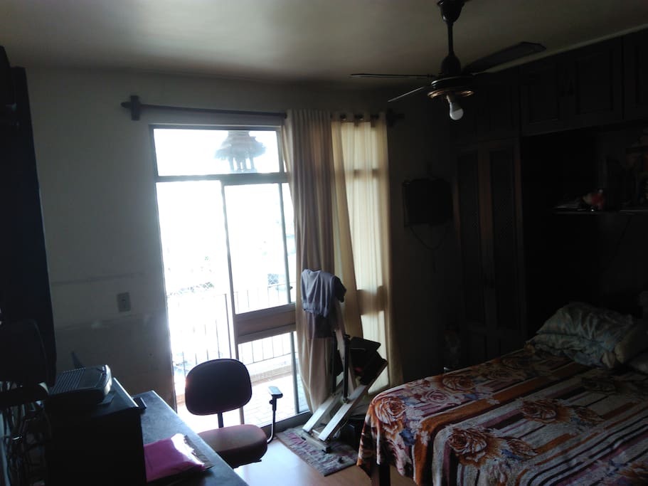 Quarto principal com suite e varanda