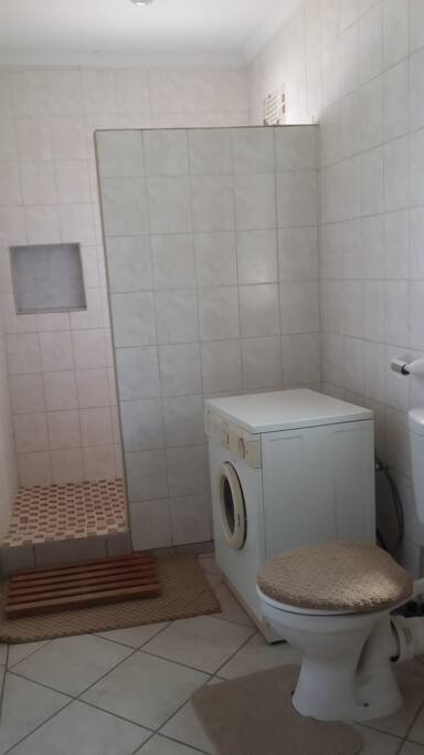 Bathroom/Laundry