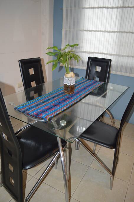 Comedor compartido, con los que habitan en casa.